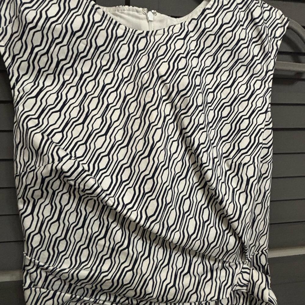 Ann Taylor Black and White Geometrical, Ruched Waist Sleeveless Dress Size 4 - Picture 7 of 11